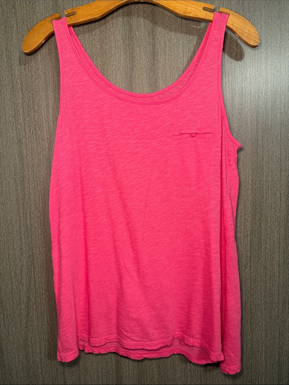 Old Navy Women's Bright Pink Pocket Lightweight Tank Top Size Small NWOT